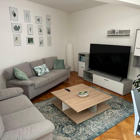 Arena Apartment With 3 Bedrooms In The City Center Pula Ngoại thất bức ảnh
