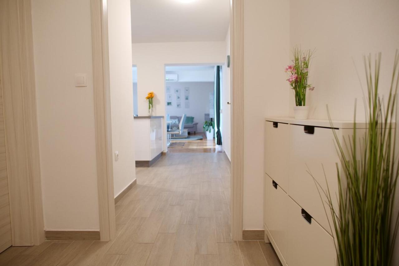 Arena Apartment With 3 Bedrooms In The City Center Pula Ngoại thất bức ảnh