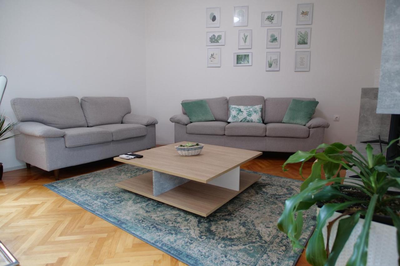 Arena Apartment With 3 Bedrooms In The City Center Pula Ngoại thất bức ảnh