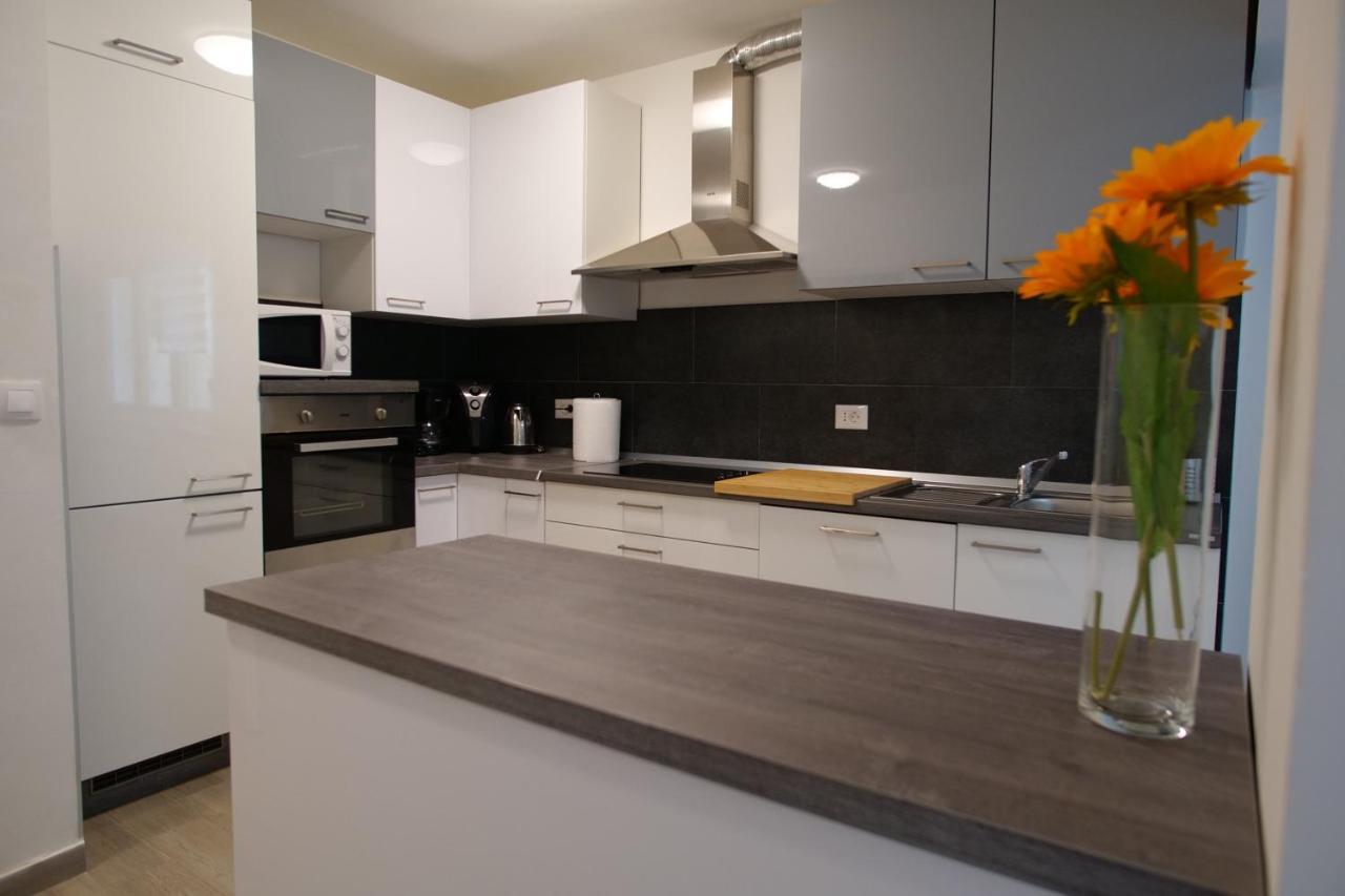 Arena Apartment With 3 Bedrooms In The City Center Pula Ngoại thất bức ảnh