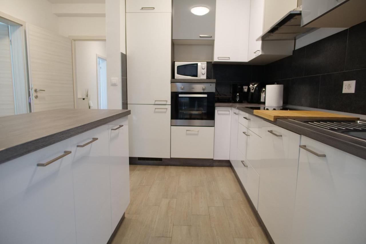 Arena Apartment With 3 Bedrooms In The City Center Pula Ngoại thất bức ảnh